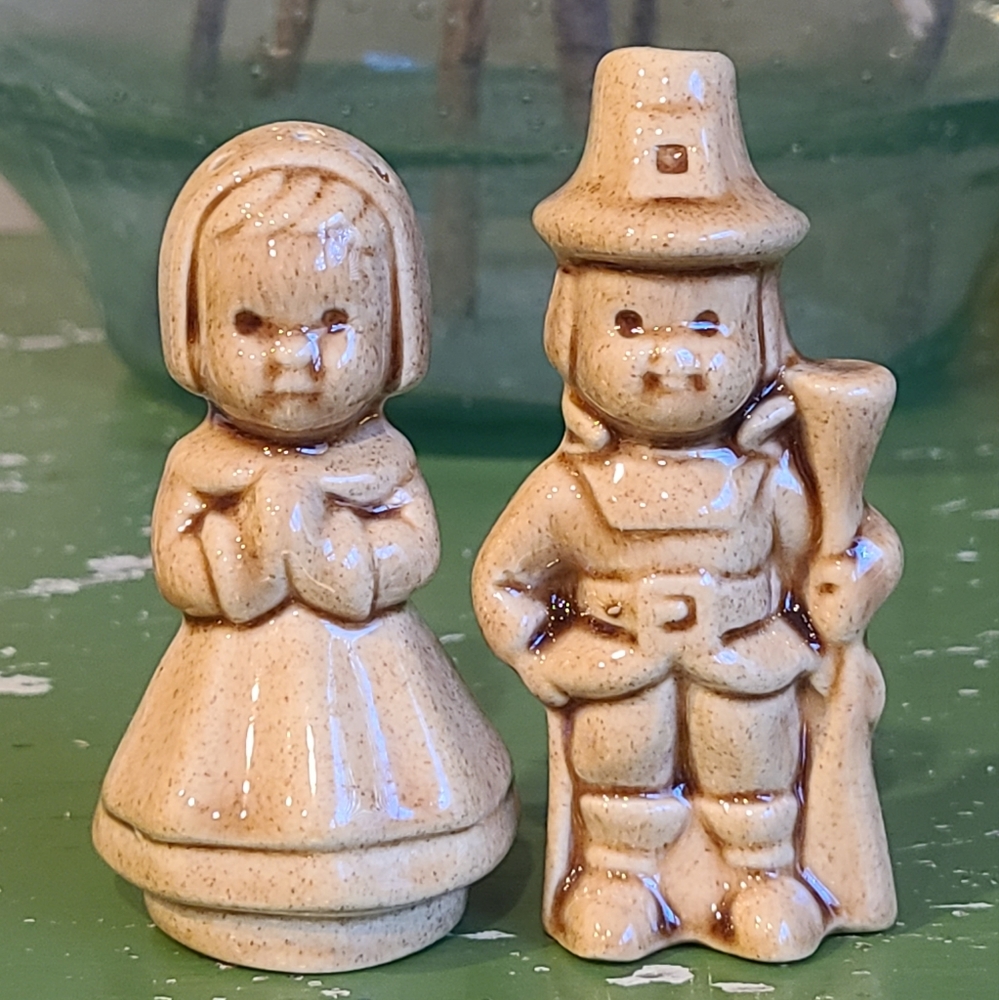 Vintage Pilgram Man And Woman Salt And Pepper Shaker Set